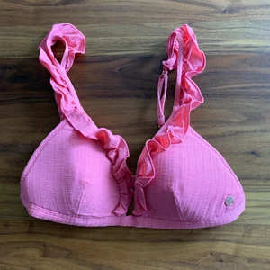 Rosa bikini  - Säljer jätte söt bikini från Twilfit i storlek S. Bikinin sitter jätte bra på!