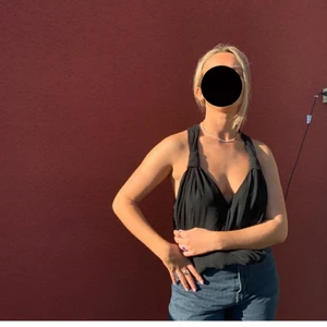 Blus - Sååå himla fin topp från zara, perfekt till sommaren☀️ Jättefint skick och så användbar💗