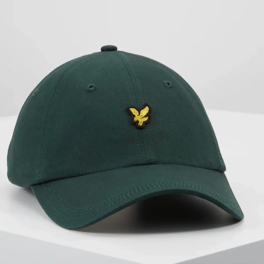 En lyle and Scott keps som är i näst intill oanvänd. Storleken är one size. Köpt för 250kr. Du står för frakt!. Accessoarer.