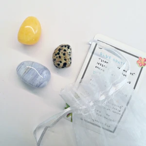 🧘🏽crystal happiness bundle🧘🏽 - 3 crystals for mental clarity and happiness. has life got you feeling down or are you overwhelmed by negative energies? don't worry, you can count on these rocks for that extra dopamine kick🧚🏻🔮