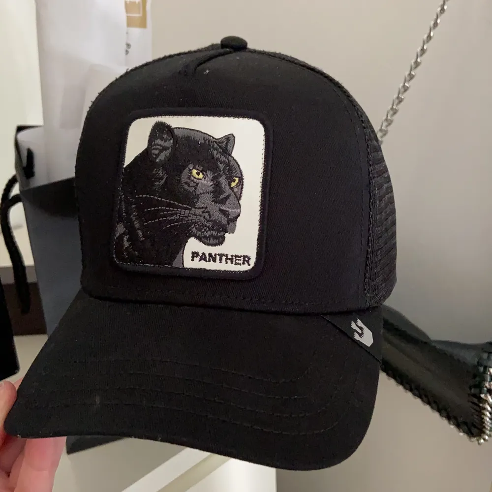 Säljer min goorin bros keps (panther). Aldrig använd då jag inte tycker att jag passar i den, köparen står för frakten . Accessoarer.