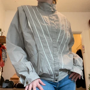 Jacka, 80-tal! - Säljer min vintage jacka med riktig 80-tals vibe. Såå snygg! 🌷