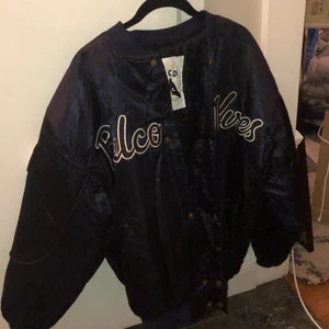 Relco Wolves bomber-jacka - Köpt här på Plick! Storlek M. 