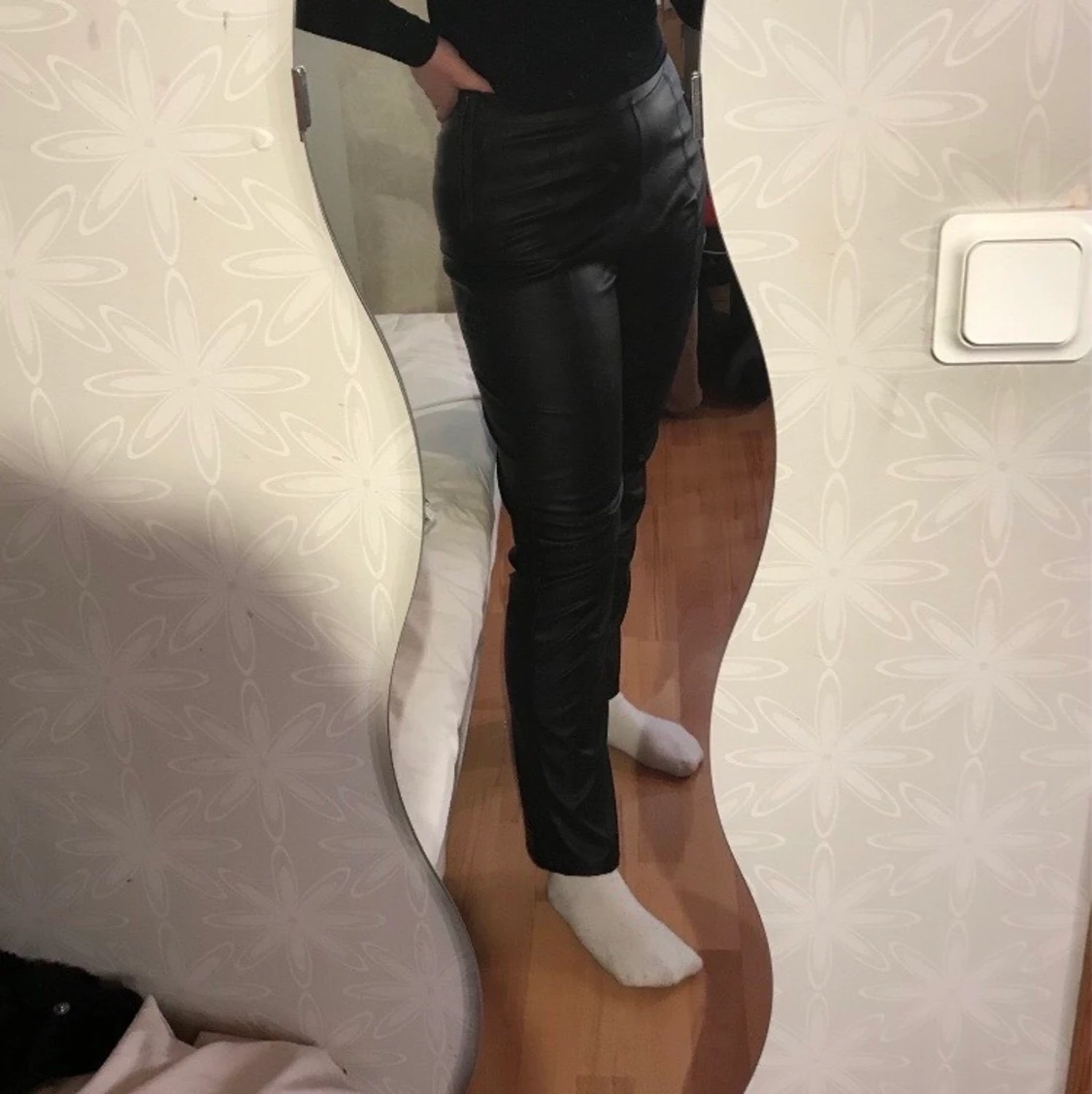 Helt nya! Svarta lack/venylbyxor 