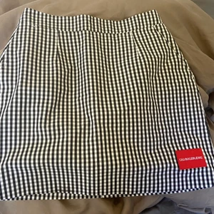 CalvinKlein kjol - Jättefin kjol som ej passar mig :,) behöver nån som är kortare o den passar ej min stil. Men den är jätte fin knappt använd. ❤️