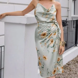 Set - Helt ny. Beställde två stycken. En shirt och kjol set. Xs och passar S