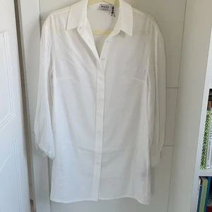 Vit skjortklänning  - Vit skjortklänning i storlek 34, aldrig använd!