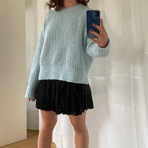 Superfin stickad tröja från zara!  - Så söt ljusblå stickad tröja med perfekt passform! Funkar både på sommarkvällar och på vintern. Storlek S💙