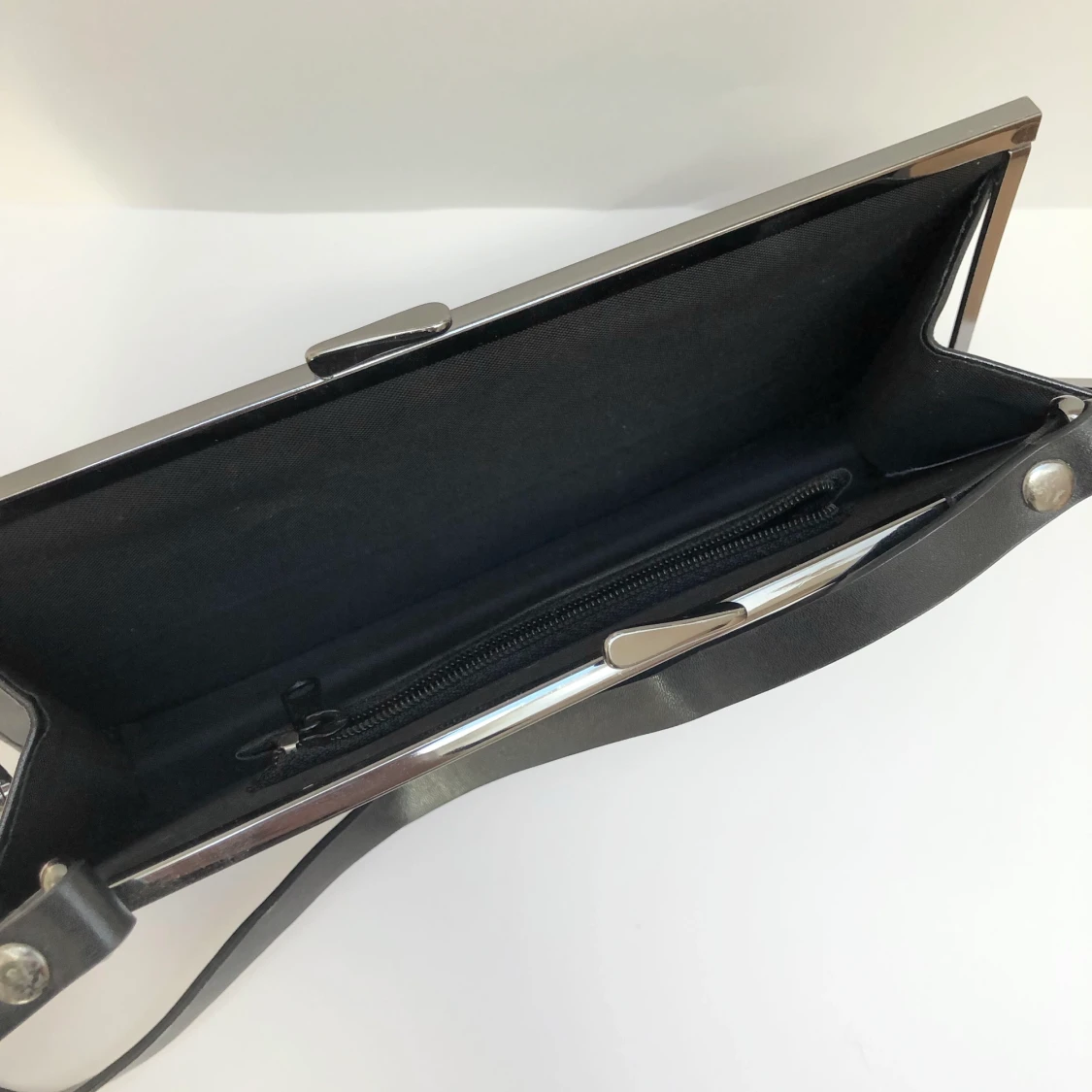 Liten svart handväska - 90