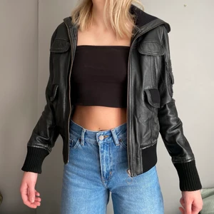 MGN casual storlek S - Super fin och varm skinnjacka, passar till allt. Har ni frågor är det bara att ställa 💓✨