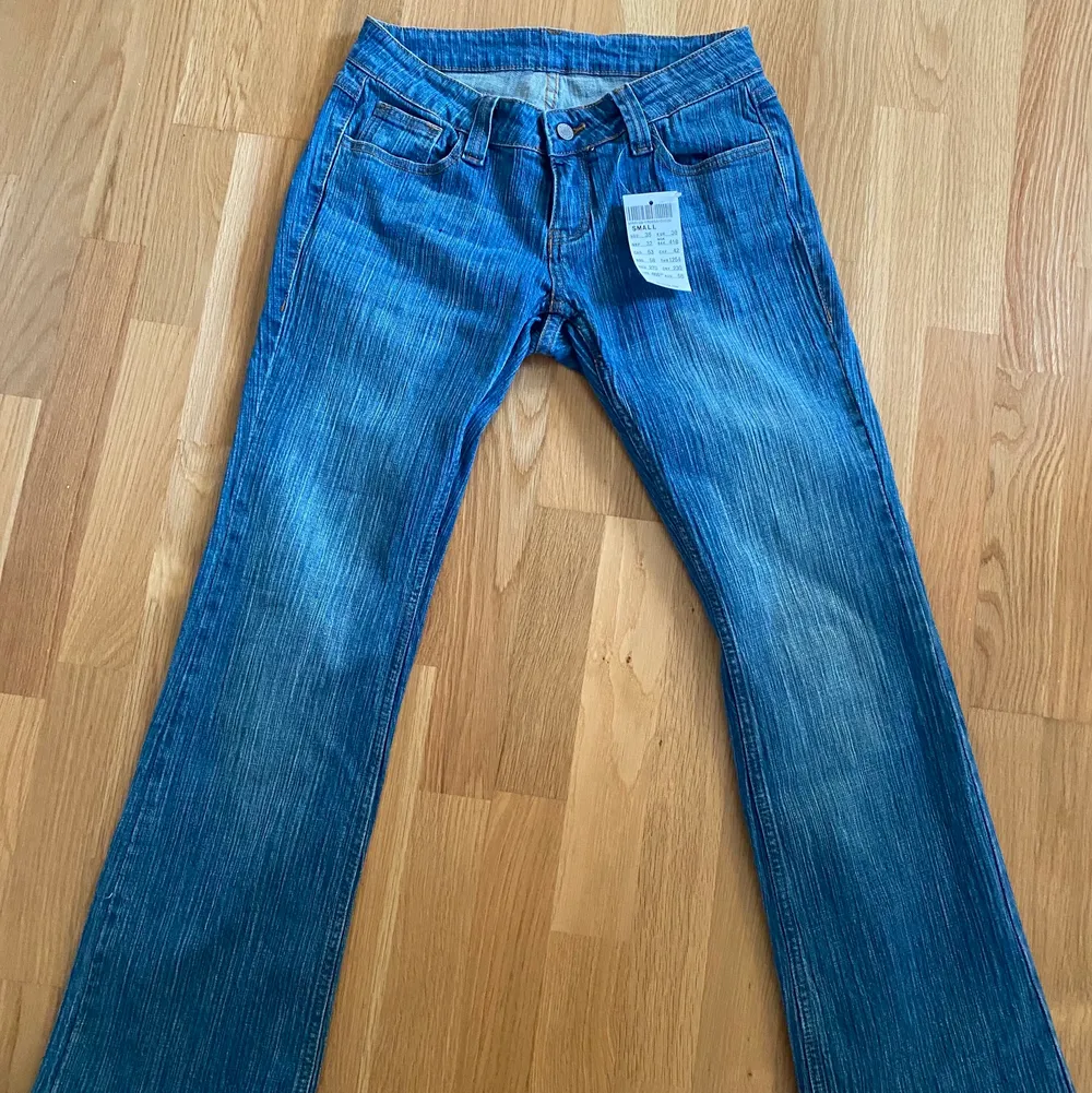 Brandy Melville jeans i storlek 38, säljer då jag inte vill frakta de tillbaka eftersom de var för stora på mig <3 De var lite långa på mig som är 161 också. Hör av dig om du är intresserad!! ☺️. Jeans & Byxor.
