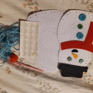 Snömanns pysel / syr och limmar  - Den här snömannen är rolig att sy och resultatet blir bra. Priset är också bra.♥️♥️🤍