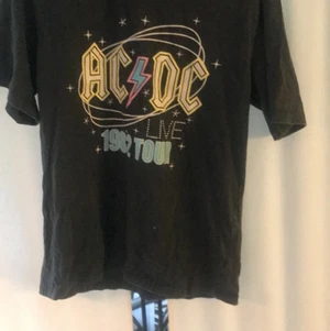 Oanvänd oversise  - Acdc oversise från bikbok :)