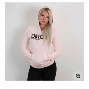 Dirt cült - Säljer denna hoodie då den inte kommer till användning, som ny. (Tjej modellen)