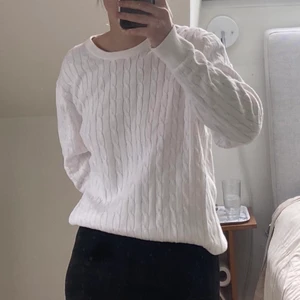 Kabelskickad tröja - Stilren kabelstixkad tröja från J.Lindberg som är 100% bomull och jag xtremt skön☺️ 