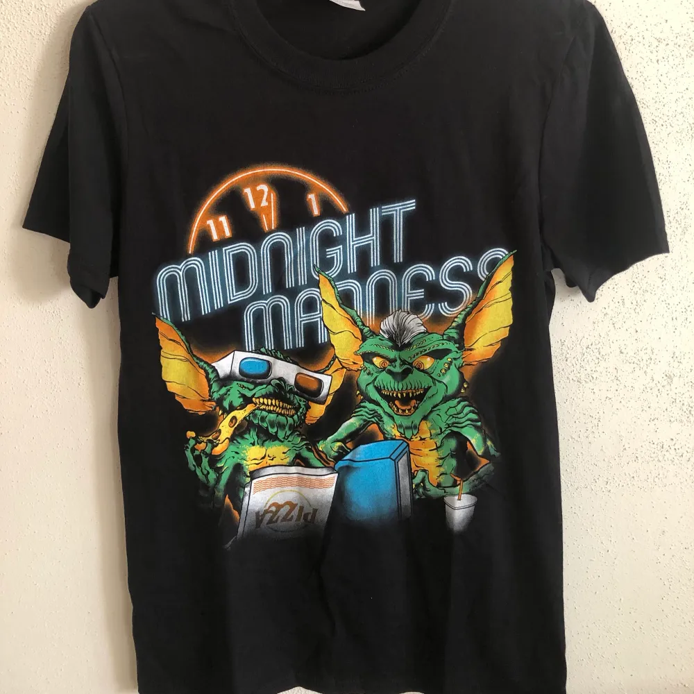 Classic 80’s Gremilns Movie T-Shirt  Size small, men’s fit.  New unworn condition, no flaws or damage.  DM if you need exact size measurements.   Buyer pays for all shipping costs. All items sent with tracking number.   No swaps, no trades, no offers. . T-shirts.