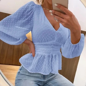 Shein blå blus - Populär blå blus från shein. Tyvärr är den för liten på mig. Storlek L