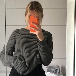 Stickad tröja - En fin stickad/virkad tröja från Cubus. I användt skick. Köparen står för frakt💕