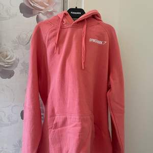 En fin, rosa gymshark hoodie 💗👄🌸 säljer då den tyvärr aldrig kommit till användning :( 