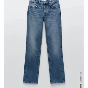 Mid rise jeans - Säljer mina blåa mid rise jeans från zara. Nästan aldrig använda.💙
