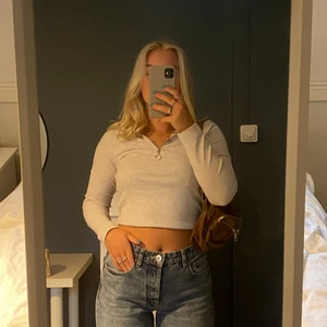 Beige tröja - Tröja från ginatricot med dragkedja