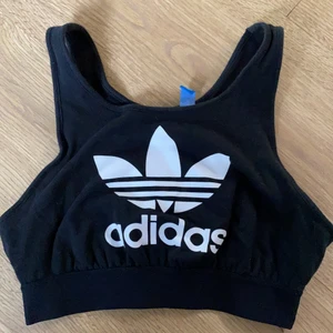 Adidas topp - Bra skick 