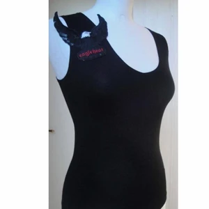 stretchy topp med paljett örn stl 34 - köptes från hm sent 90-tal/tidigt 2000-tal. storlek 34, borde även passa 36. möts endast upp (stockholm) 👾