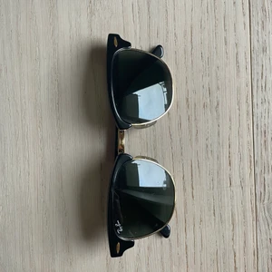 Ray-ban  - Knappt använda svarta ray-ban! ☀️