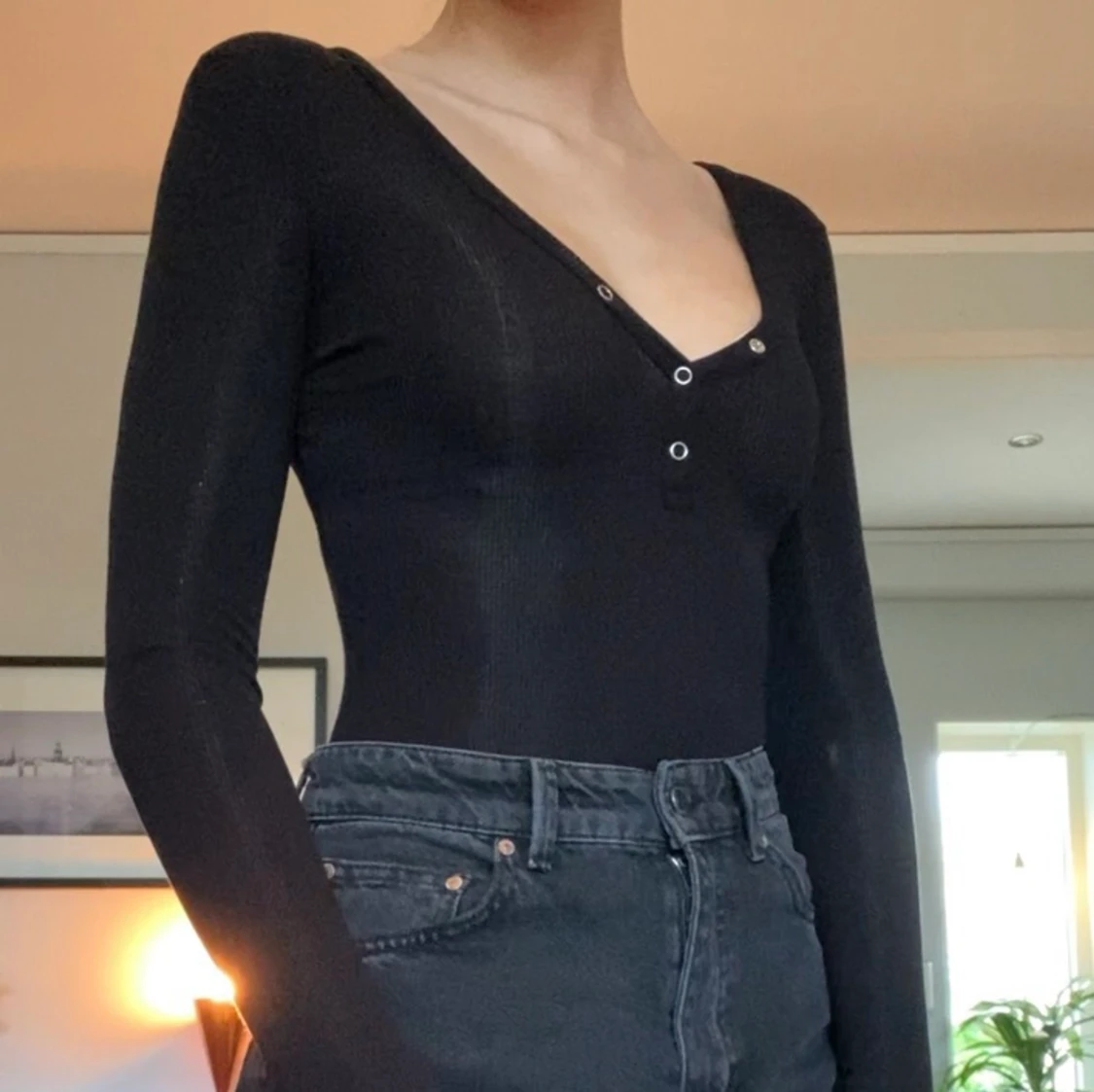 Svart body i superskönt material