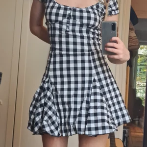 Klänning - Fraktar eller möts på Södermalm!