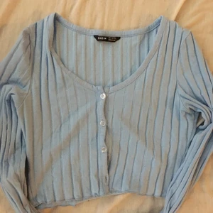 långärmade tröjor - 2 st jättefina tröjor som är köpte från shein. Dom är i nyskick och endast använda ett fåtal gånger. Man får båda för 120 annars 70kr för en. Köparen står för frakt🥰