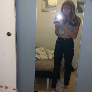 NAKD JEANS - Dessa fina jeans är från NAKD! Storlek 32 och jag är 165cm. Orinariepris 439kr nu för 100kr 