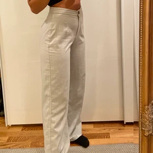 Rutiga byxor - Säljer mina gråa byxor från Zalando, som aldrig kmr till användning tyvärr