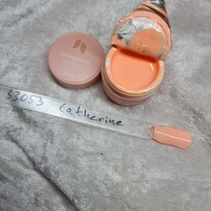 Gele färg  - Säljer denna helt oanvända färg ifrån aglia 50kr plus frakt 