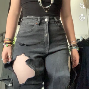 Ripped jeans - Svarta ripped jeans