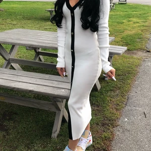 Långklänning Missguided - Säljer denna långklänning från Missguided strlk 34 ungefär som en XS/S men väldigt stretchig. Säljer eftersom den var alldeles för lång & satt inte bra på mig. Bara använd en gång!