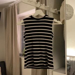 Linne - Randigt linne🖤frakt tillkommer😜