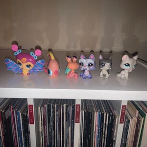Littlest petshop - 6st petshop i begagnat skick! <3 köparen står för frakten/kan bytas också. Dessa leksaker säljs ej längre i butik!