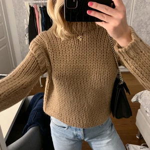 Stickad tröja - Nyskick i storlek XS/S🤎 200kr, frakt inräknat i priset