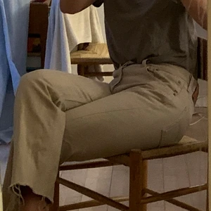 Levis jeans size W32 L34 - Light coloured Levi’s jeans, with shortend lengt. 