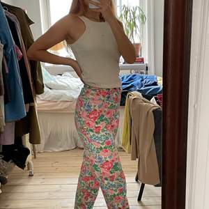 Cool vintage jeans. High waisted🌸