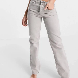 Asos design  - Jätte fina gråa jeans. Medelhöga med raka ben. Aldrig använda endast testade. Säljer för att dom är för små. 