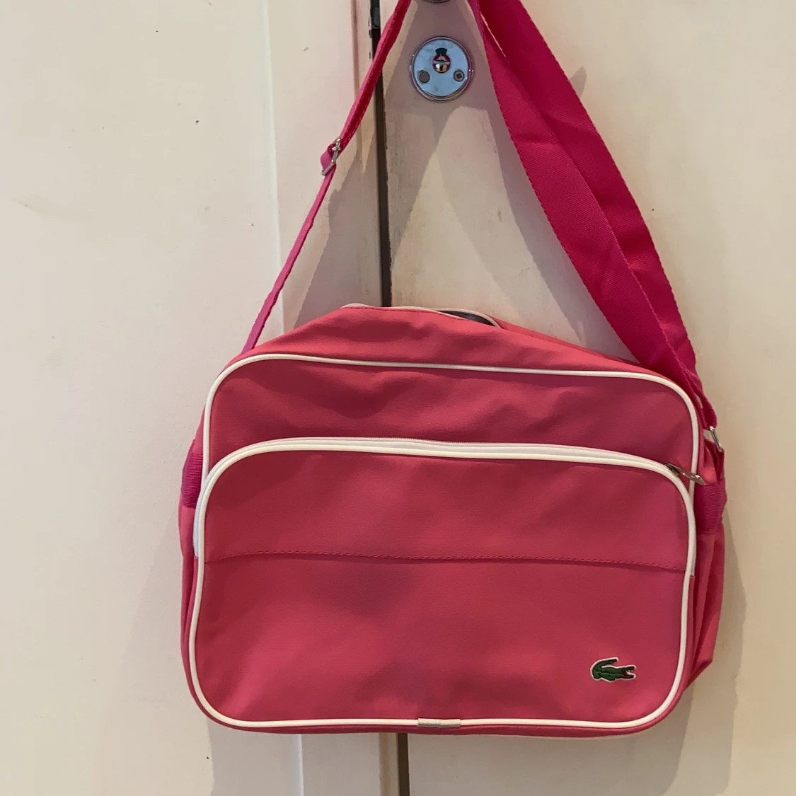 Fake Lacoste väska