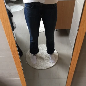Denim by Lindex  - Bootcutjeans från Lindex. Storlek 29/30. Tidigare begagnade, ej använda hos mig och i väldigt gott skick. Riktigt jeanstyg och väldigt sköna. Lågmidjade. Skicka lätt 66kr.