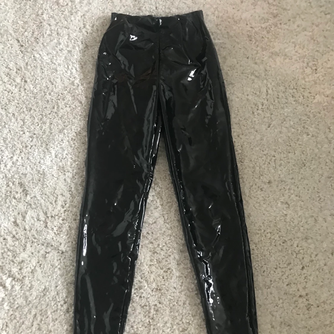 Lackbyxor från Bikbok i stl xs