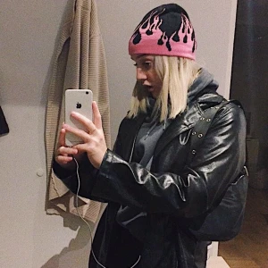 Flame mössa! - Sjukt ball mössa som är köpt i Spanien! Kom med bud💕