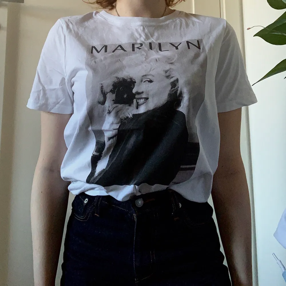 En t-shirt med Marilyn Monroe tryck som bara är använd ett fåtal gånger🦋. T-shirts.