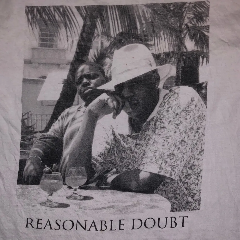 The Notorious B.I.G. & JAY-Z T-shirt “Reasonable Doubt”. Mens size S. Sitter som en normal storlek M (tjej).. T-shirts.