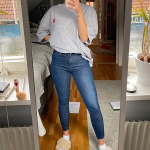 Jeans strl s - Ett par raka blåa jeans! Använd ett fåtal gånger! 40 kronor exkl frakt!