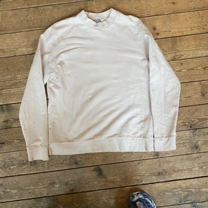 Sweatshirt - Krämvit sweatshirt! (Färgen är tydligast på bild nr 2)🥰